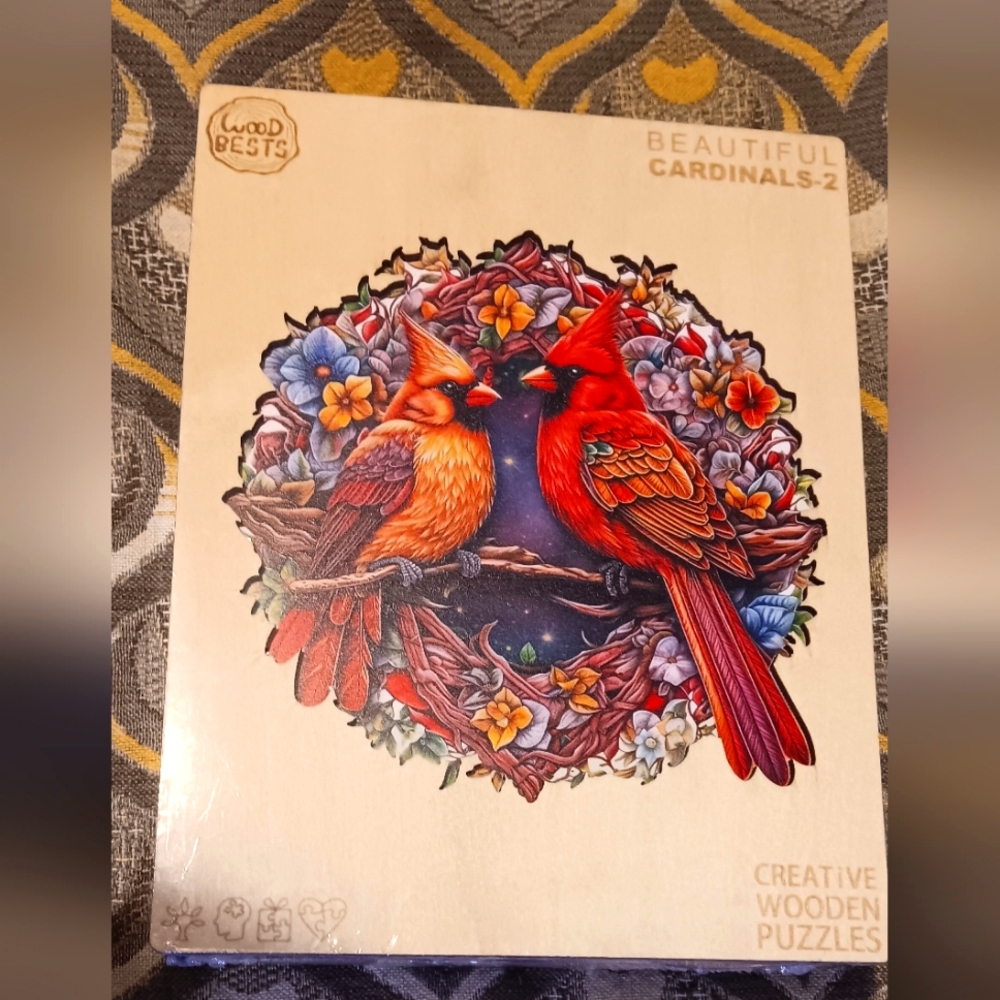 NEW WOODBESTS CREATIVE BEAITIIFUL CARDINALS-2 PUZZLE
